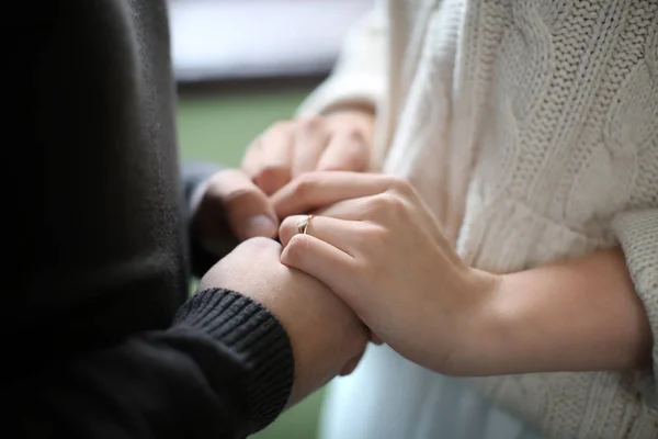Young loving couple holding hands, closeup — Stock Photo, Image