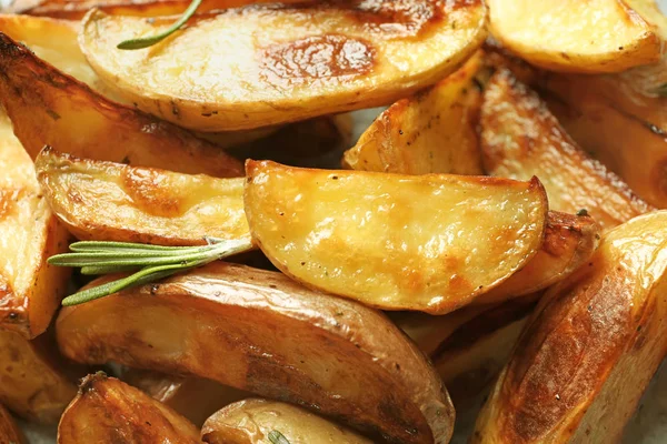 Tranches de pommes de terre savoureuses, gros plan — Photo