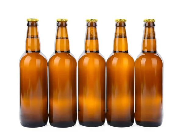 Bottiglie di vetro di birra isolate su bianco — Foto Stock