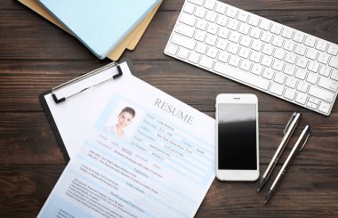 Form masa telefonu ile devam. İş görüşme kavramı