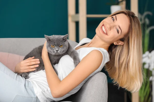 Young Woman Cute Pet Cat Home — Stock Photo, Image