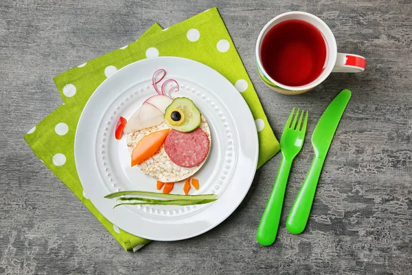 Creatieve Ontbijt Voor Kinderen Grijze Achtergrond Bovenaanzicht — Stockfoto