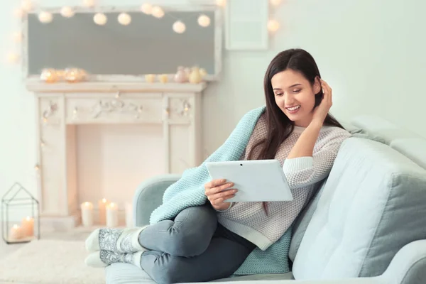 Young woman spending time at home on winter vacation — Stock Photo, Image