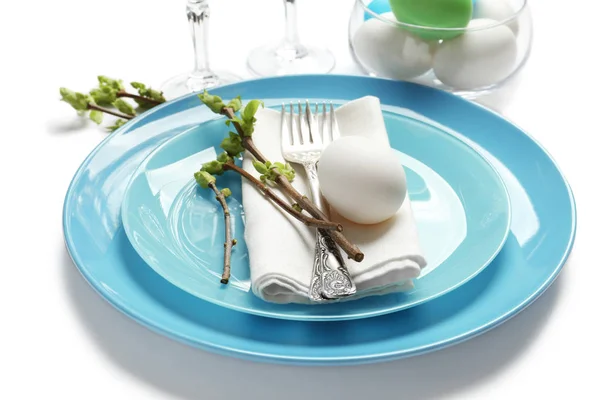 Bella Tavola Pasqua Festiva Impostazione Con Uovo Sfondo Bianco — Foto Stock