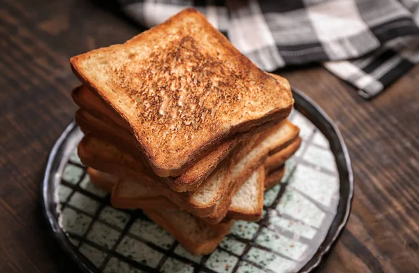 Plaat Met Lekker Geroosterd Brood Tafel — Stockfoto