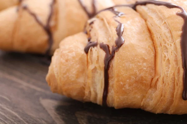 Croissant Savoureux Avec Sauce Chocolat Gros Plan — Photo