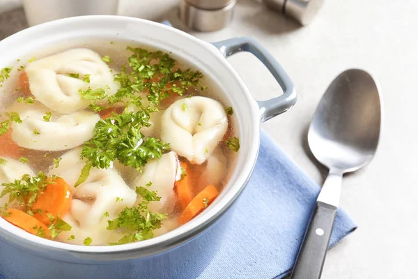 Sartén Cerámica Deliciosa Sopa Con Albóndigas Mesa — Foto de Stock