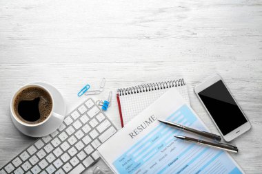 Bilgisayar klavye ile telefon ve tablo formunda devam edin. İş görüşme kavramı