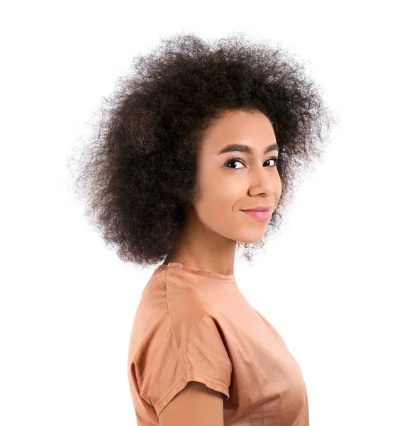 Atractiva Mujer Afroamericana Posando Sobre Fondo Claro —  Fotos de Stock