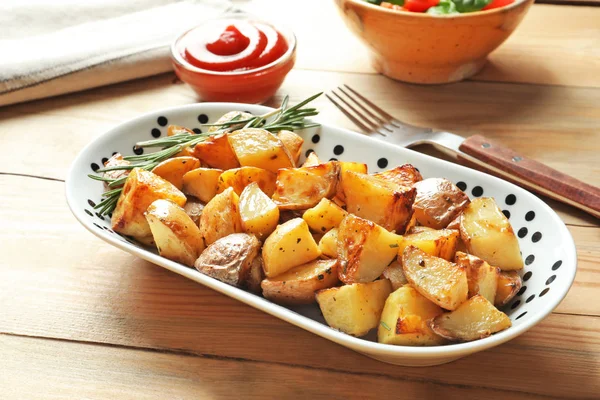 Plaat Met Smakelijke Aardappel Partjes Tafel — Stockfoto