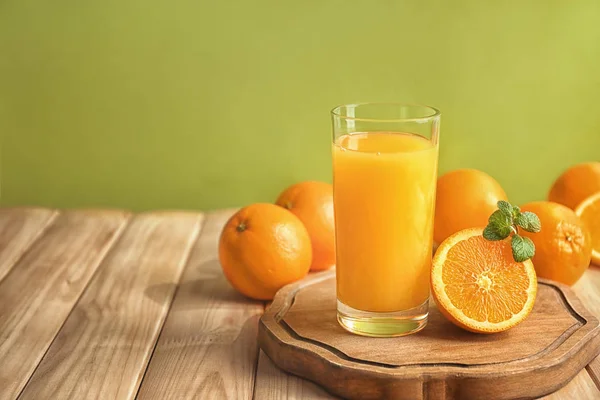Glass Fresh Orange Juice Slice Wooden Table Color Background — Stock Photo, Image