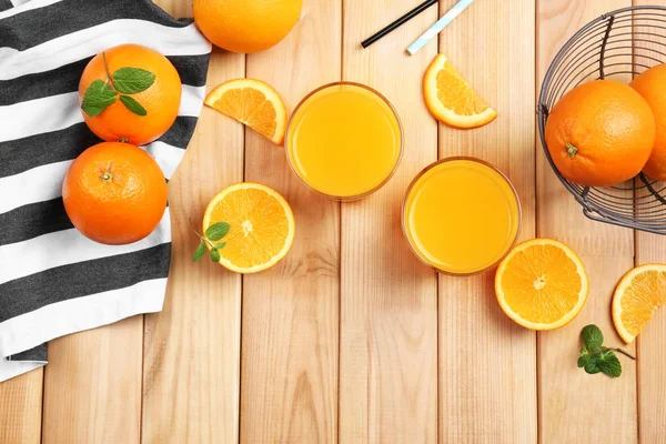 Schöne Komposition Mit Frischem Orangensaft Auf Holztisch Draufsicht — Stockfoto