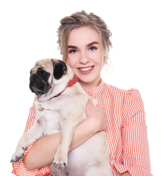 Jovem Mulher Com Cão Pug Bonito Fundo Branco Adoção Animais — Fotografia de Stock