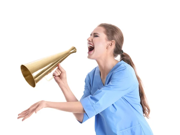 Genç Kadın Doktor Beyaz Zemin Üzerine Altın Megafon Içine Bağırarak — Stok fotoğraf