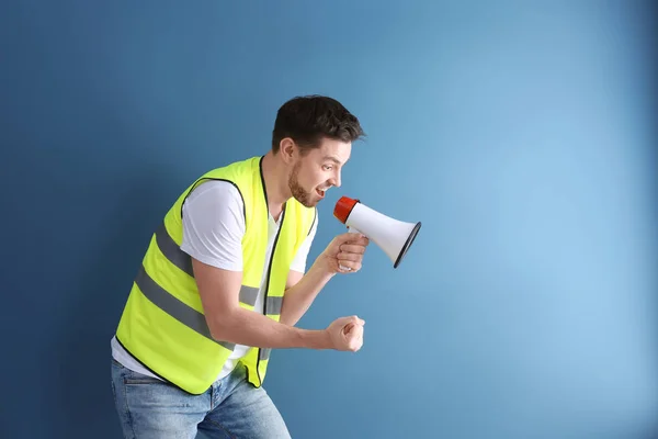 Trabalhador Com Megafone Fundo Azul — Fotografia de Stock