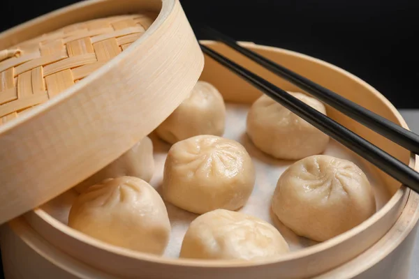 Lezzetli Baozi Köfte Closeup Ile Bambu Vapur — Stok fotoğraf