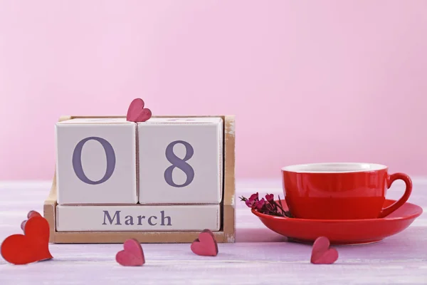 Holzblock Kalender Und Tasse Kaffee Auf Dem Tisch Internationaler Frauentag — Stockfoto