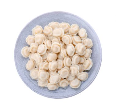 Beyaz zemin üzerine lezzetli et köfte ile plaka