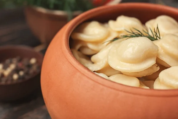 Pot Met Smakelijke Vlees Dumplings Tafel Close — Stockfoto