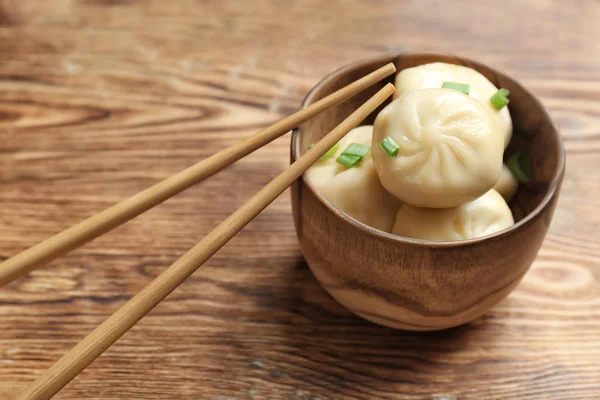 Mísa Knedlíčky Chutné Baozi Dřevěné Pozadí — Stock fotografie