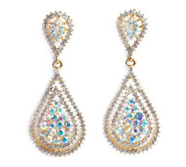 Beyaz arka planda güzel küpeler