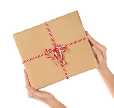 Kadın holding parsel beyaz arka plan üzerinde