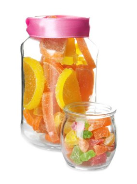 Beyaz arka plan üzerinde farklı renkli şekerler ile Züccaciye Mağazaları