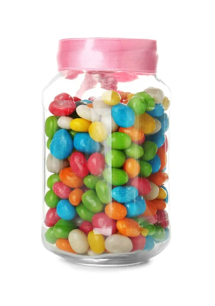 Vaso di vetro con caramelle colorate su sfondo bianco — Foto Stock