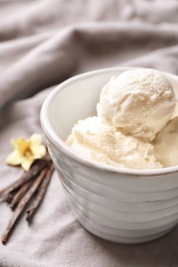 Lezzetli vanilyalı dondurma ile closeup kase