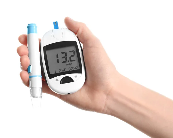 Frau mit digitalem Glukometer und Lanzettstift auf weißem Hintergrund. Diabetes-Konzept — Stockfoto