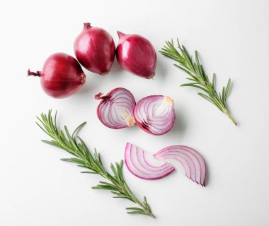 Kırmızı soğan ve biberiye