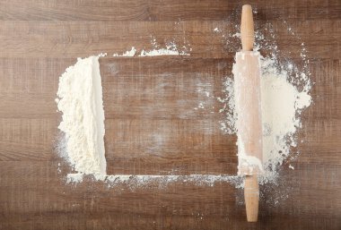 Dağınık un ve merdane ahşap tablo