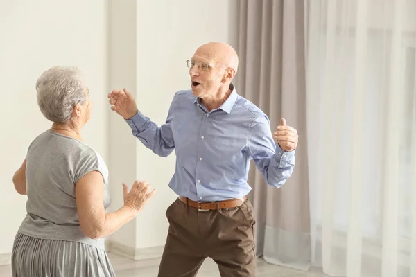 Pareja mayor bailando — Foto de Stock