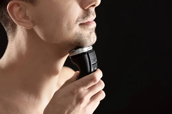 Young man shaving — Stock Photo, Image