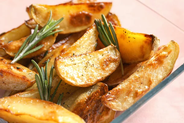 Вкусные картофельные клинья — стоковое фото