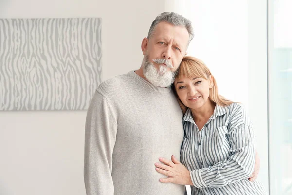 Feliz pareja de ancianos —  Fotos de Stock