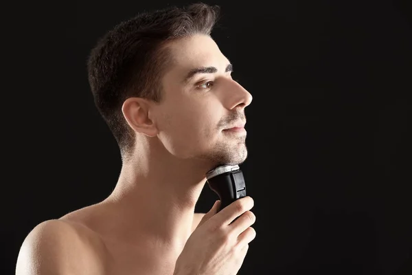 Young man shaving — Stock Photo, Image