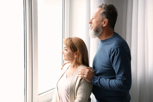 Feliz pareja de ancianos —  Fotos de Stock