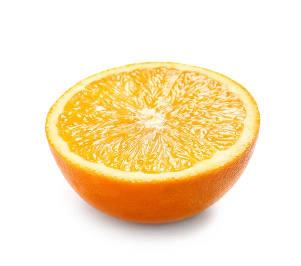 Sappige rijpe oranje op witte achtergrond — Stockfoto