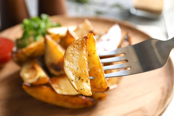 Smakelijke aardappel partjes — Stockfoto