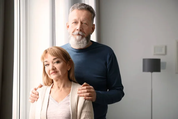 Feliz pareja de ancianos —  Fotos de Stock