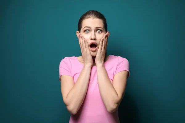 Mujer joven emocional — Foto de Stock