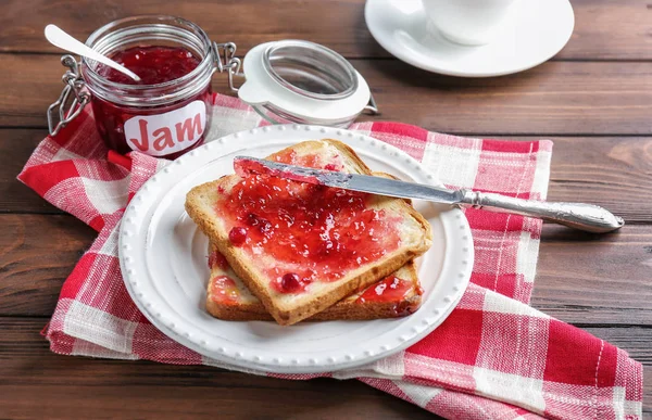 Tatlı reçelli lezzetli tost — Stok fotoğraf