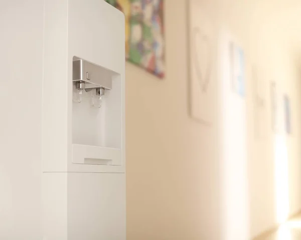 现代水冷器, 室内 — 图库照片