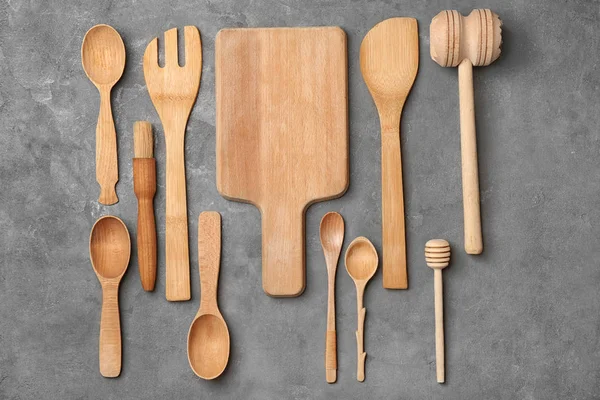 Wooden kitchen utensils on grey background — Stock Photo, Image