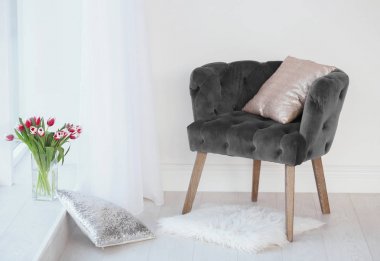 Koltukta Oda, yumuşak yastık