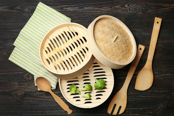 Kitchen utensils on wooden background — Stock Photo, Image