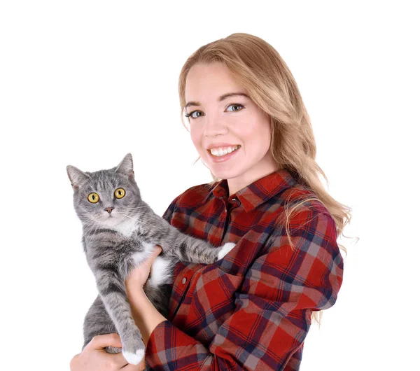 Kedi beyaz arka plan üzerinde olan kadın portresi. Evde beslenen hayvan sahip — Stok fotoğraf