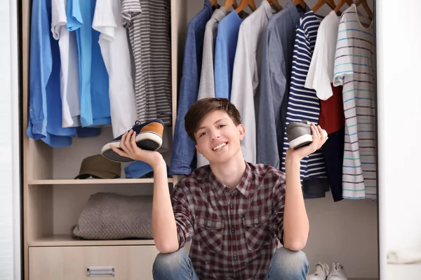 Teenager Choosing Shoes Wardrobe Home — Stock Photo, Image