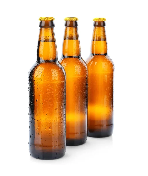 Bottiglie di vetro di birra isolate su bianco — Foto Stock